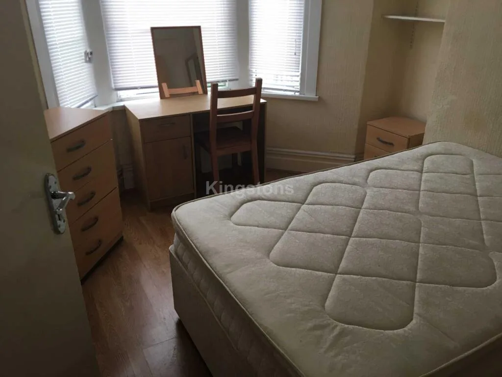 5 bedroom terraced house for rent