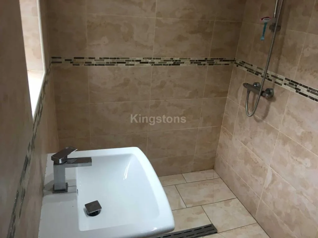 5 bedroom terraced house for rent