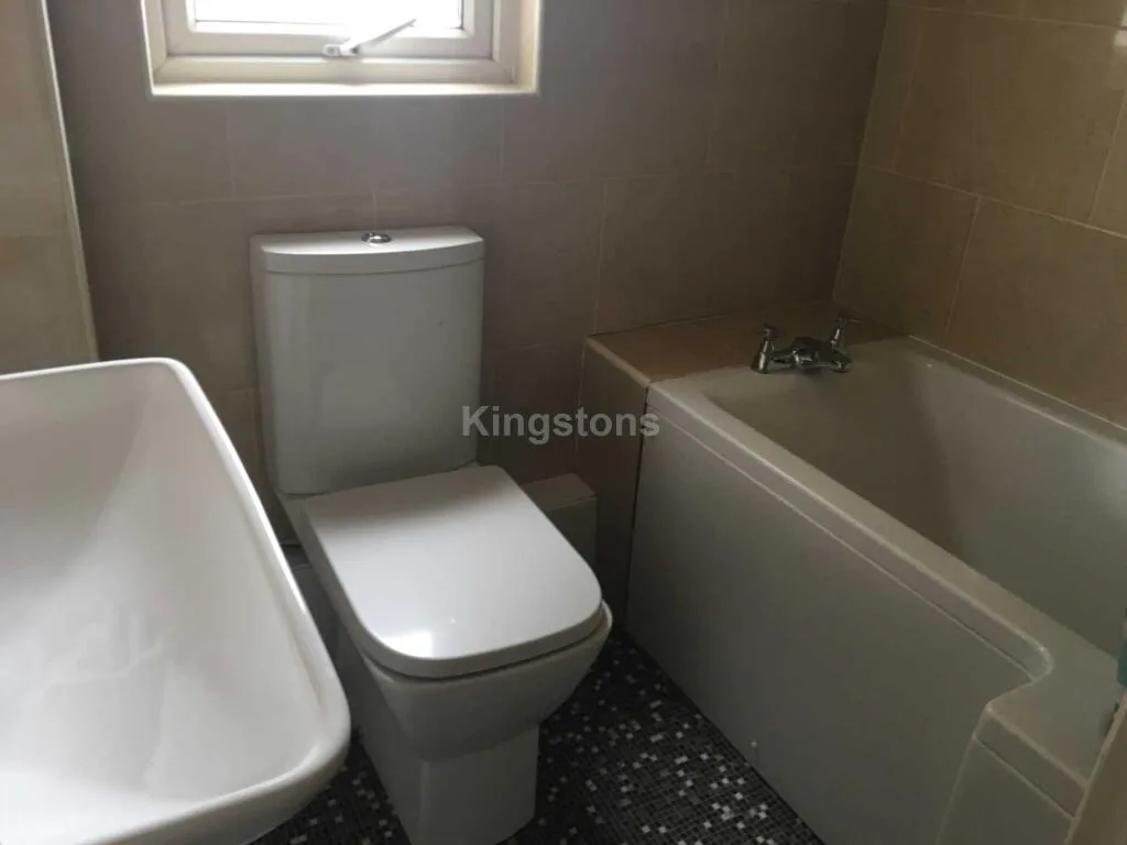 5 bedroom terraced house for rent