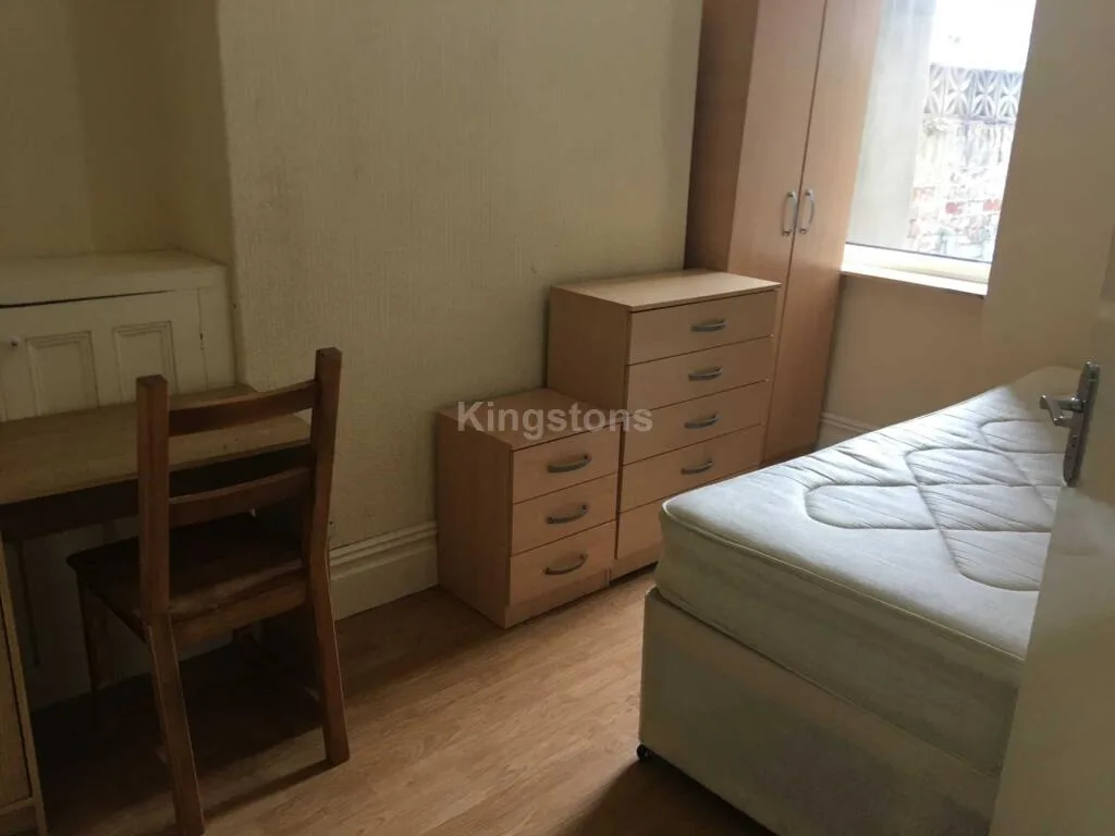 5 bedroom terraced house for rent