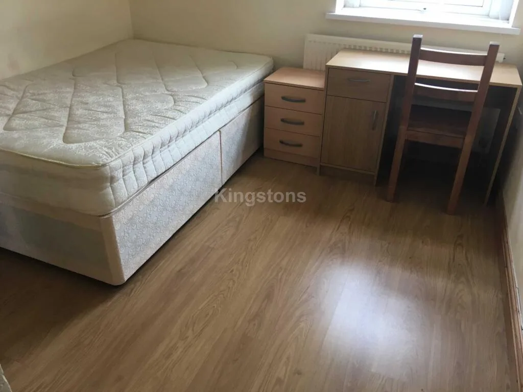 5 bedroom terraced house for rent