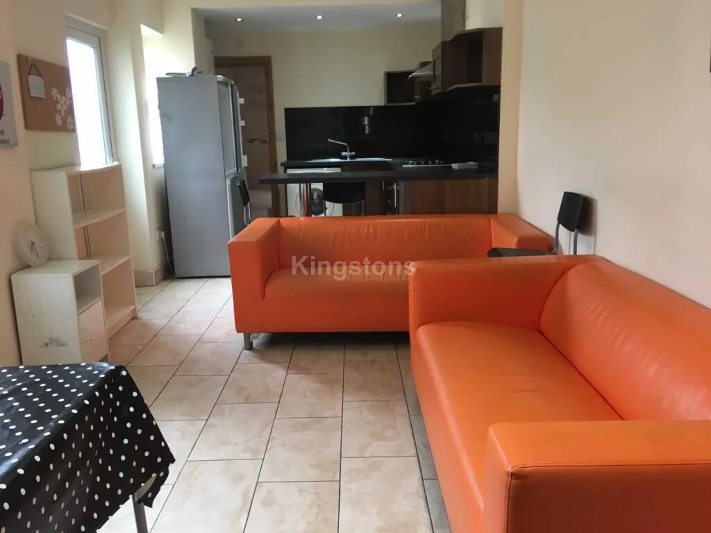 5 bedroom terraced house for rent