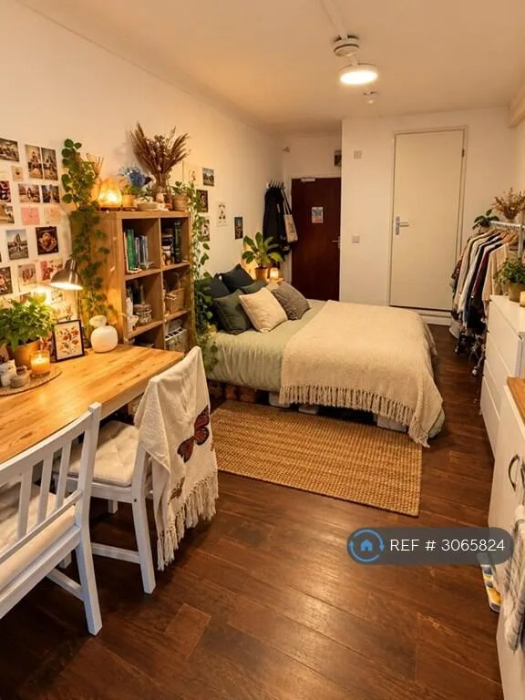 Studio flat for rent