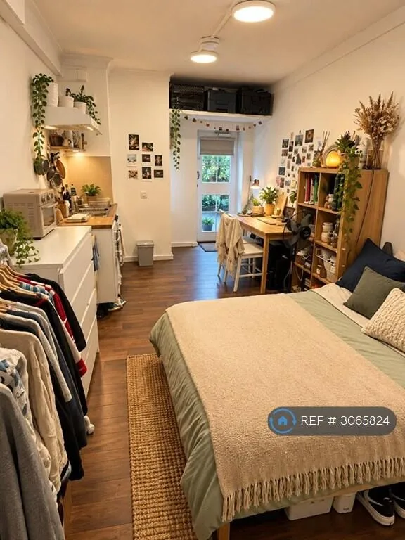 Studio flat for rent