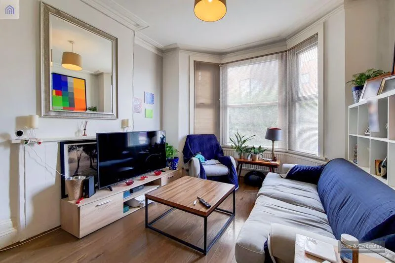2 bedroom ground floor flat for rent