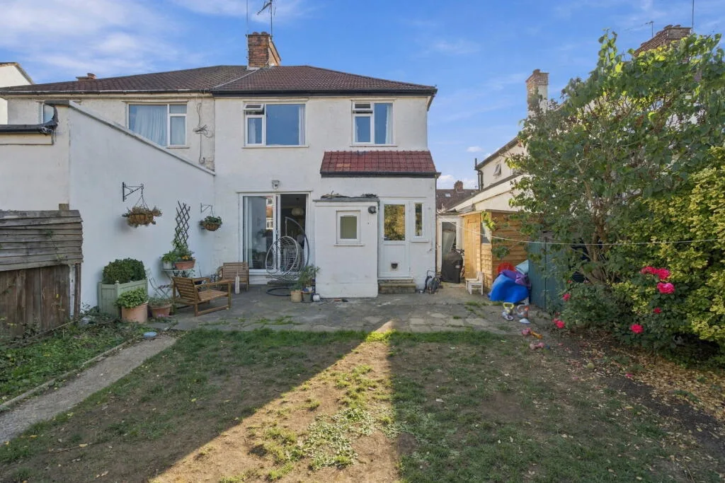 3 bedroom detached bungalow for rent