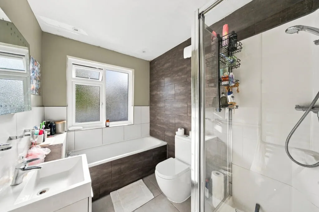 3 bedroom detached bungalow for rent