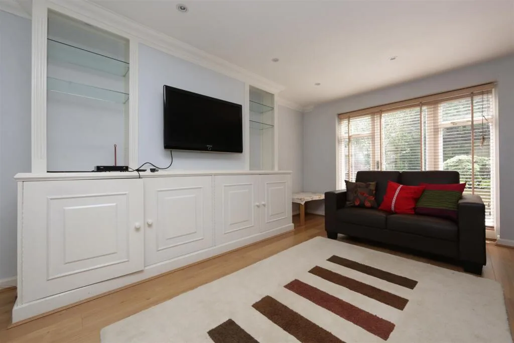 3 bedroom semi-detached house for rent