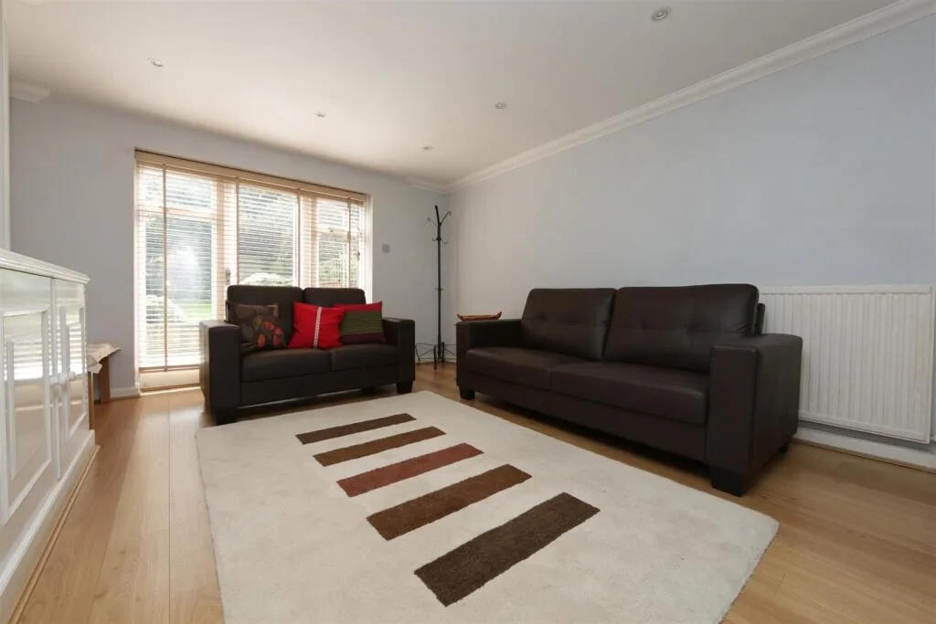 3 bedroom semi-detached house for rent
