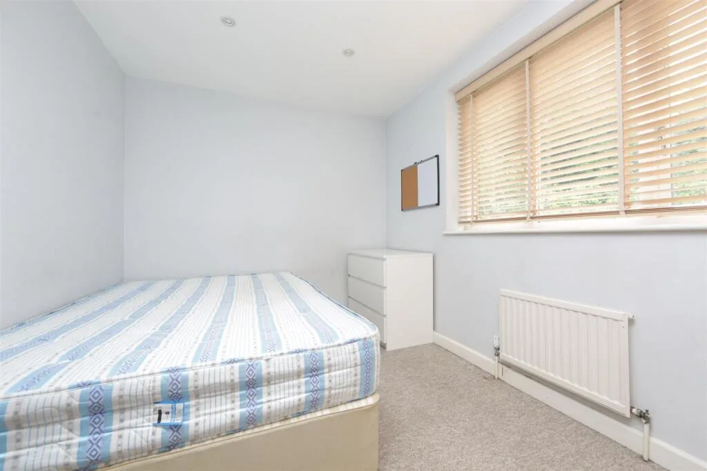 3 bedroom semi-detached house for rent
