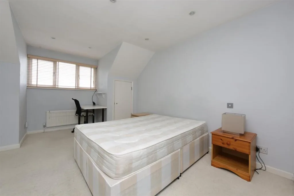 3 bedroom semi-detached house for rent