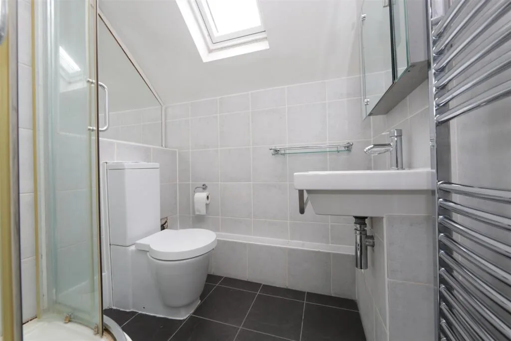 3 bedroom semi-detached house for rent