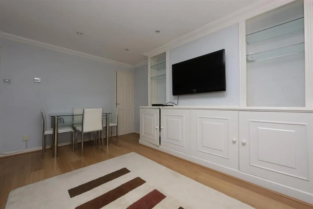 3 bedroom semi-detached house for rent