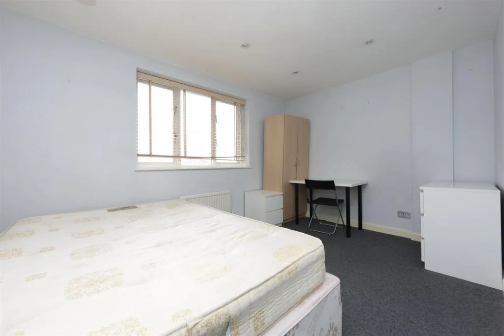 3 bedroom semi-detached house for rent