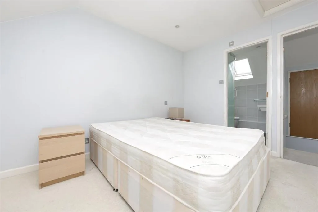 3 bedroom semi-detached house for rent
