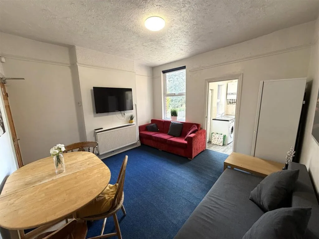 4 bedroom terraced house for rent