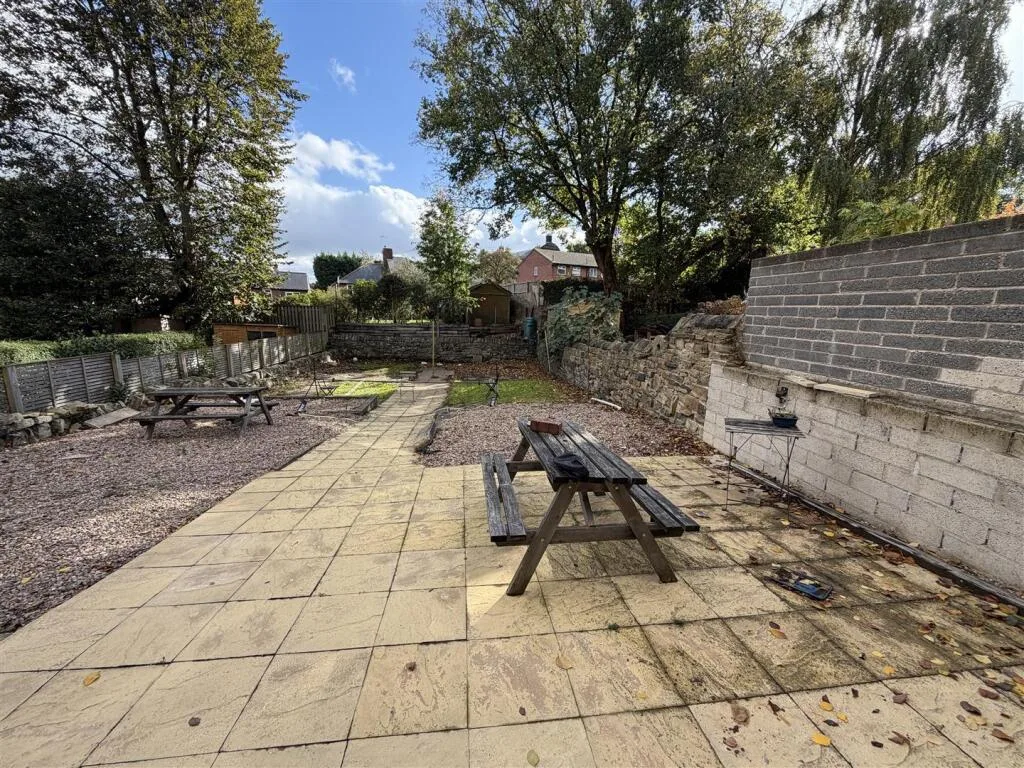 4 bedroom terraced house for rent