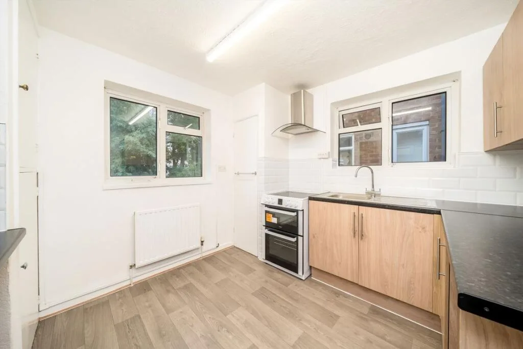 2 bedroom maisonette for rent
