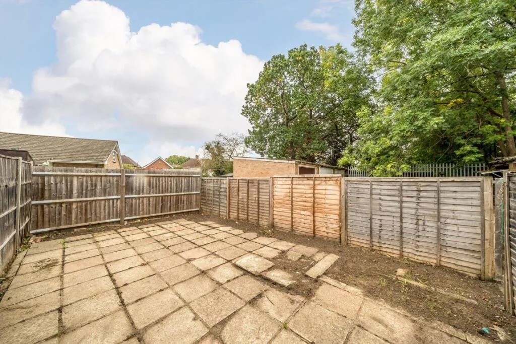 2 bedroom maisonette for rent