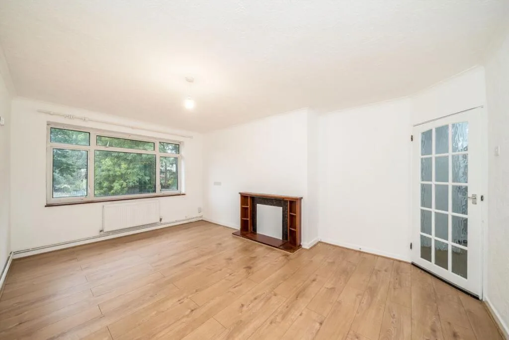 2 bedroom maisonette for rent