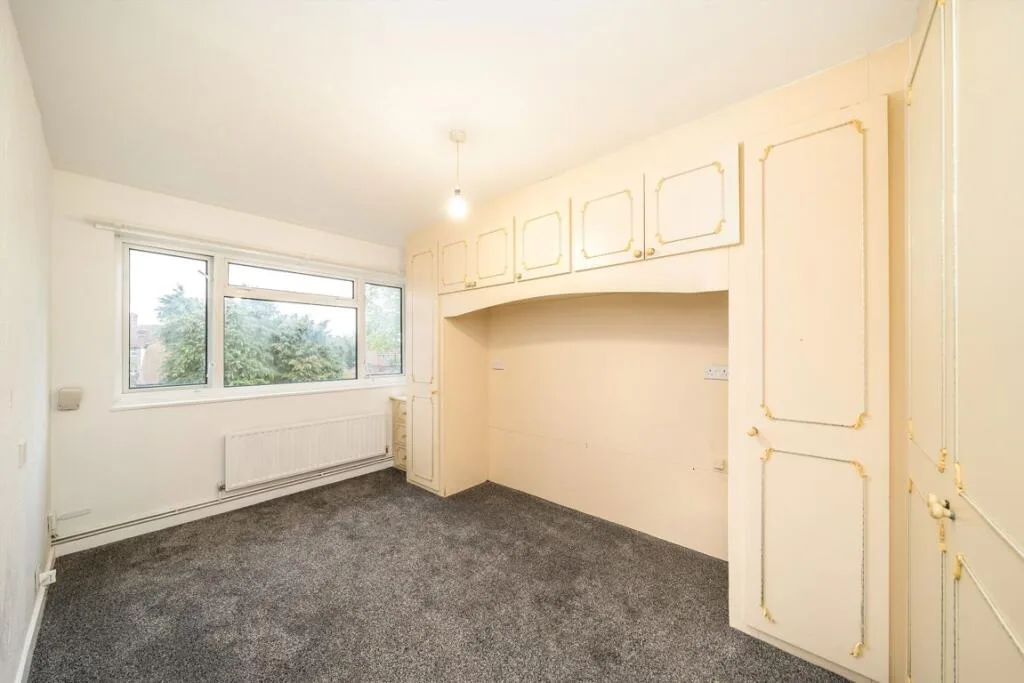 2 bedroom maisonette for rent