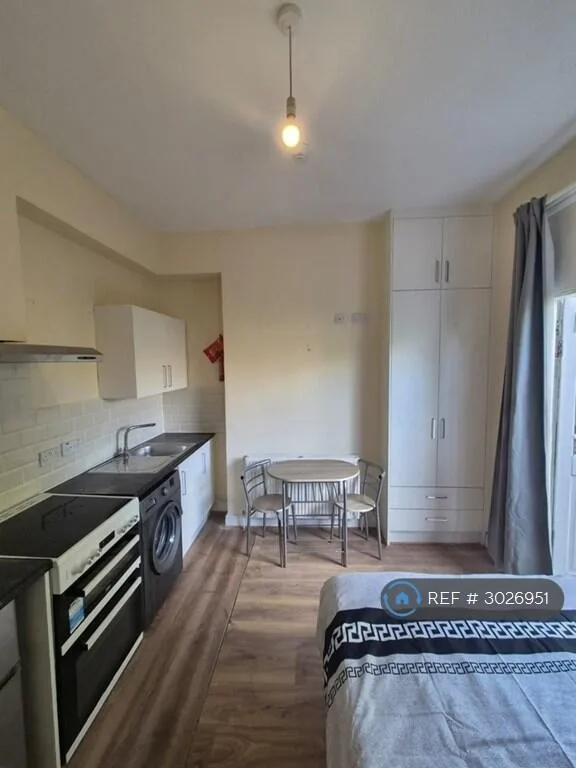 Studio flat for rent