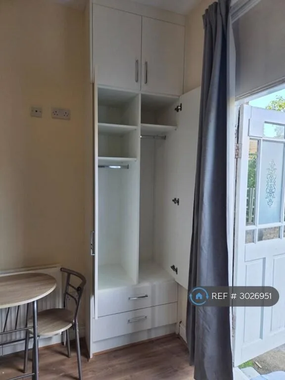 Studio flat for rent