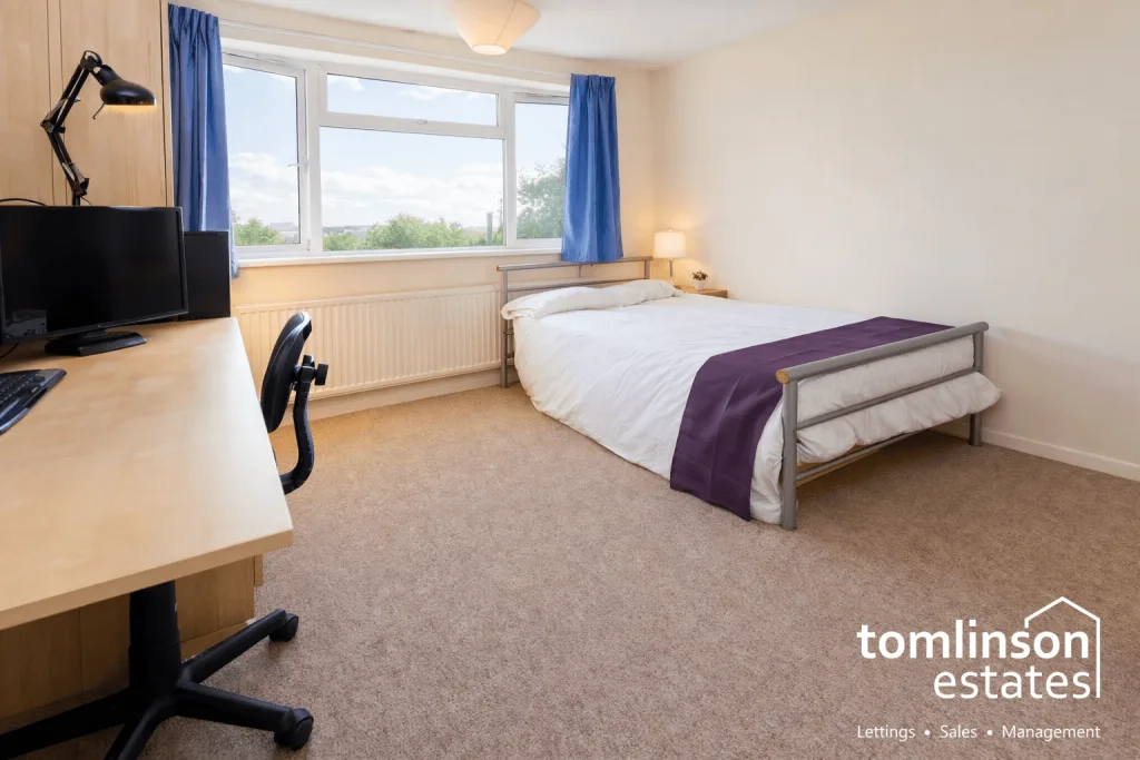 5 bedroom semi-detached house for rent