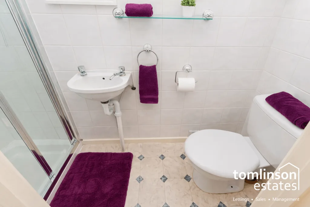 5 bedroom semi-detached house for rent