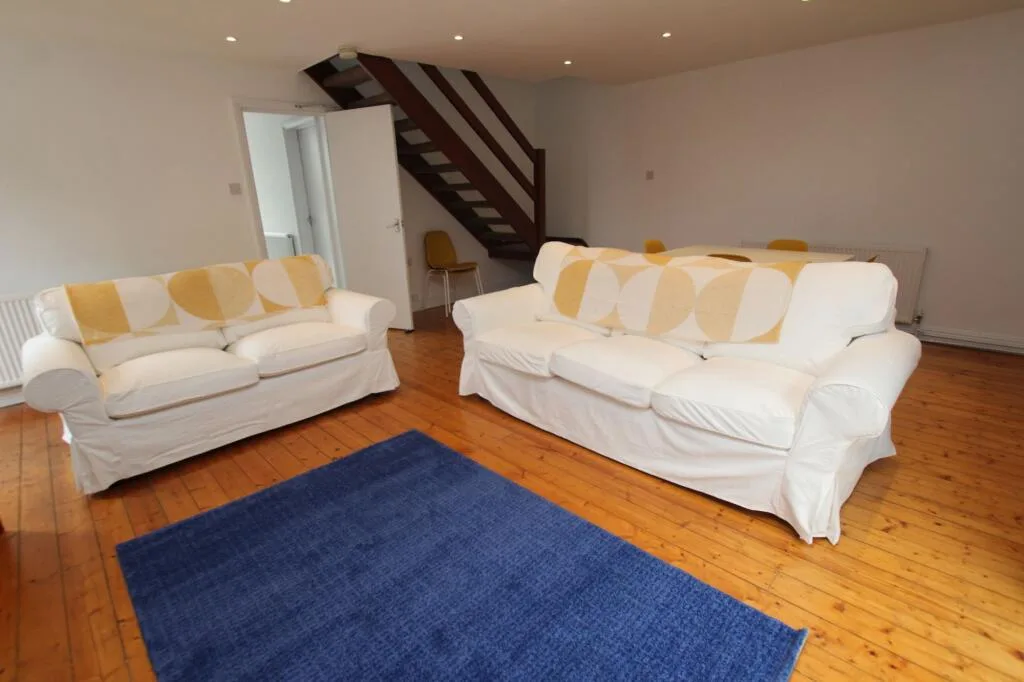 4 bedroom semi-detached house for rent