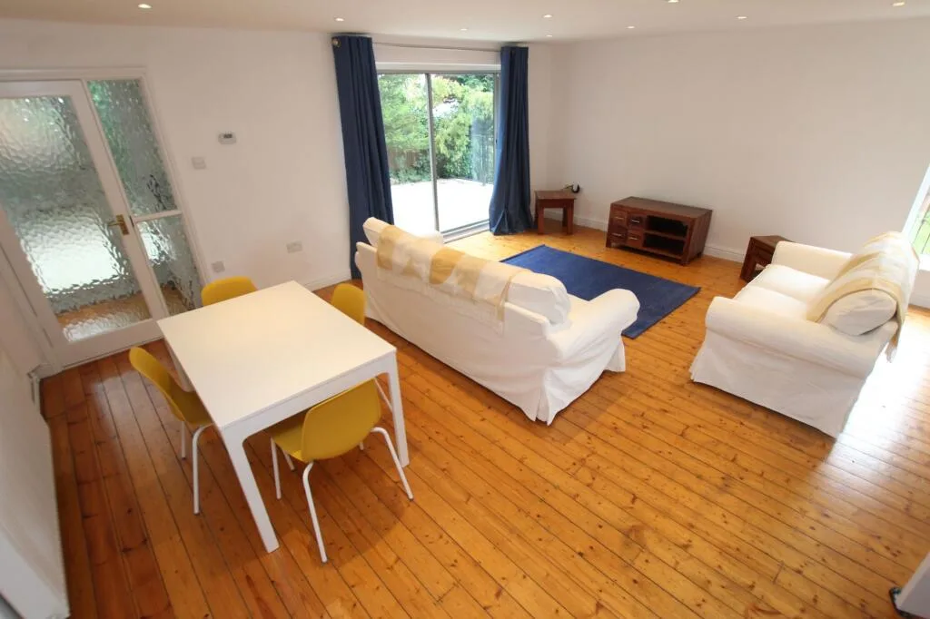 4 bedroom semi-detached house for rent