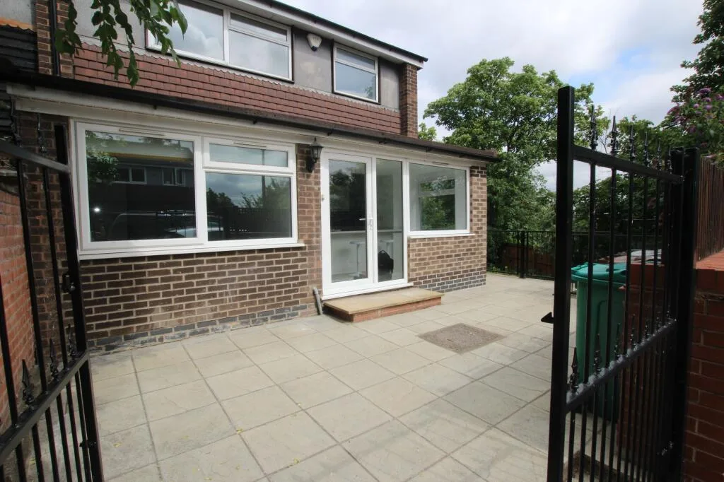 4 bedroom semi-detached house for rent