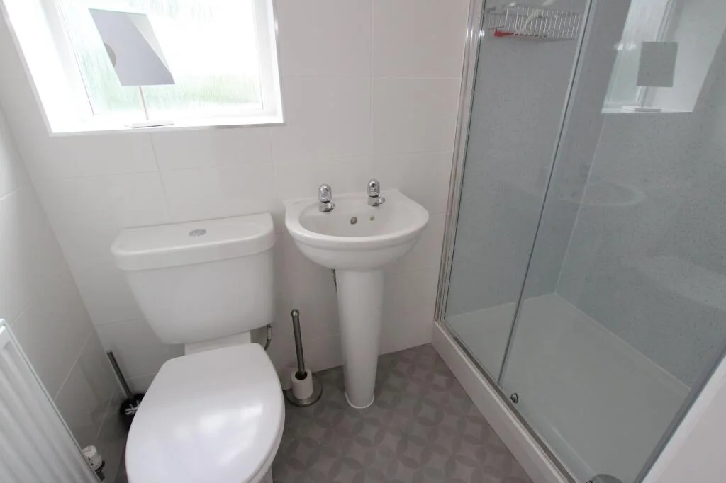 4 bedroom semi-detached house for rent