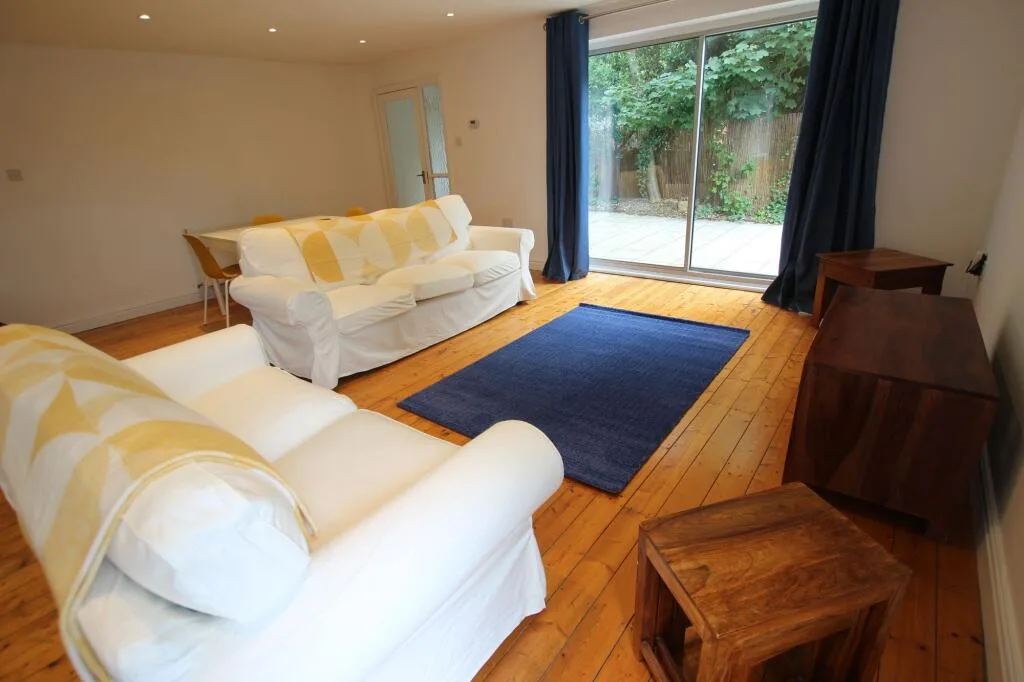 4 bedroom semi-detached house for rent