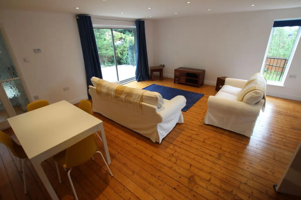 4 bedroom semi-detached house for rent