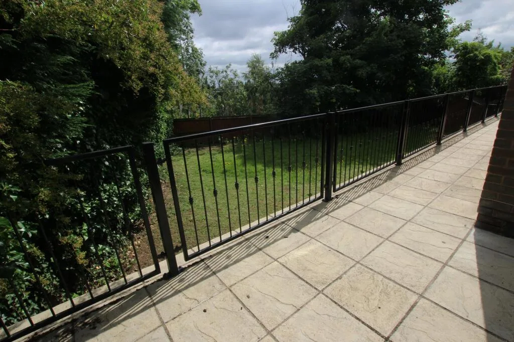 4 bedroom semi-detached house for rent