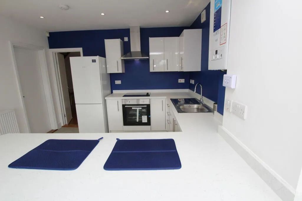 4 bedroom semi-detached house for rent