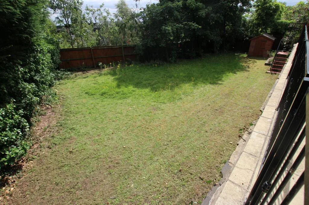 4 bedroom semi-detached house for rent