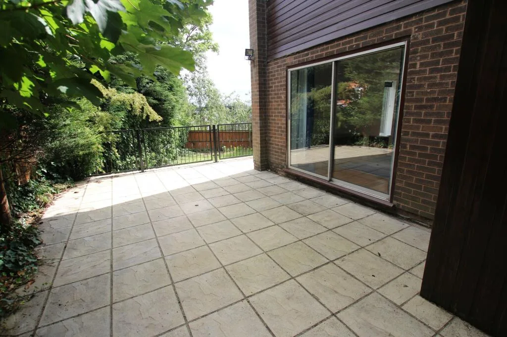4 bedroom semi-detached house for rent
