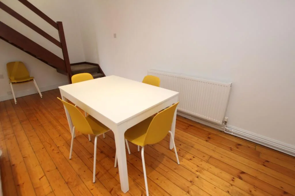 4 bedroom semi-detached house for rent