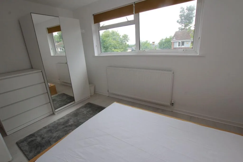 4 bedroom semi-detached house for rent