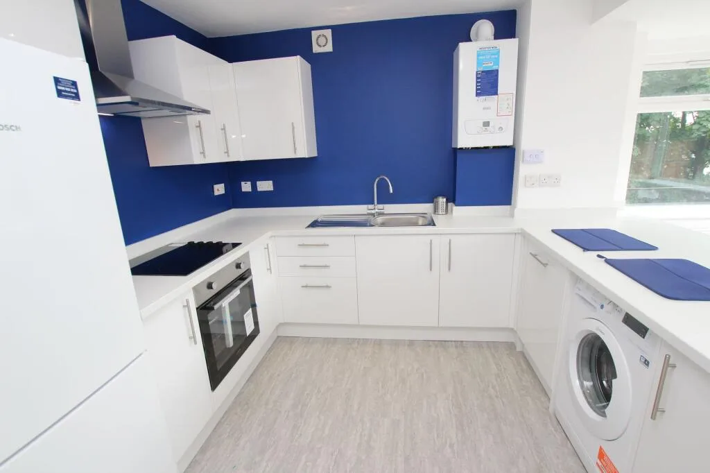 4 bedroom semi-detached house for rent