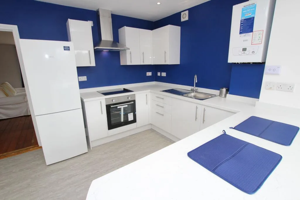4 bedroom semi-detached house for rent