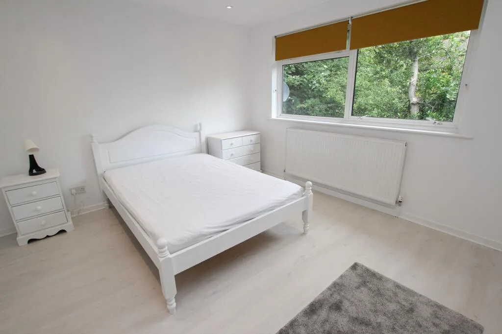 4 bedroom semi-detached house for rent