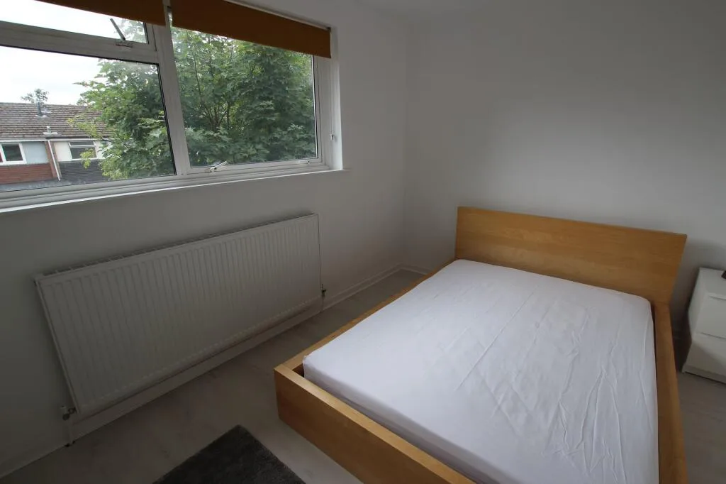 4 bedroom semi-detached house for rent