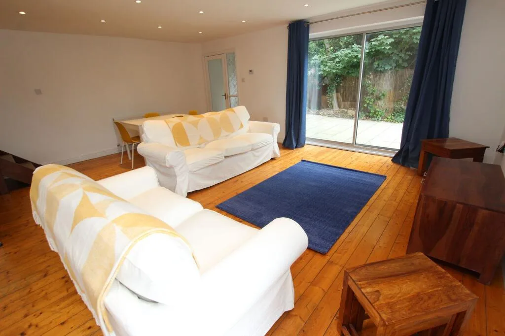 4 bedroom semi-detached house for rent