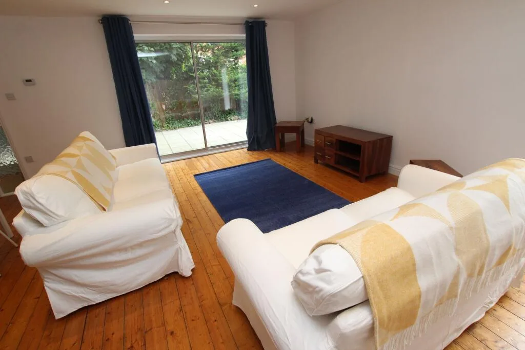 4 bedroom semi-detached house for rent