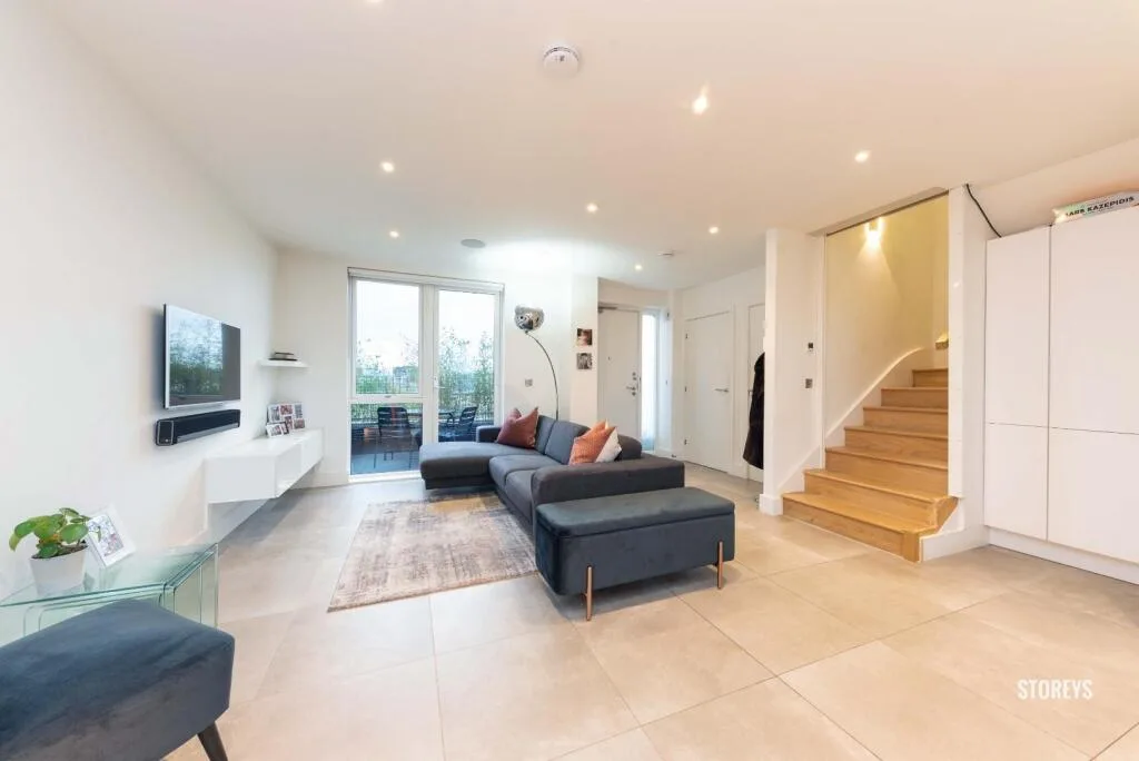 2 bedroom penthouse for rent