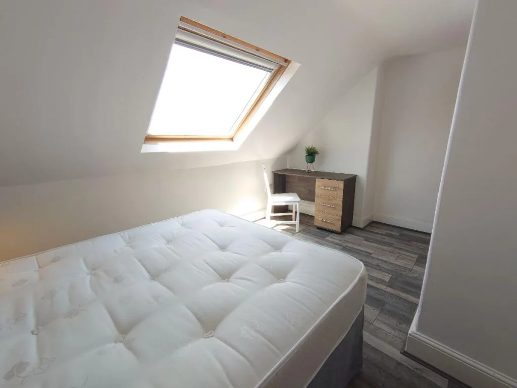 5 bedroom terraced house for rent