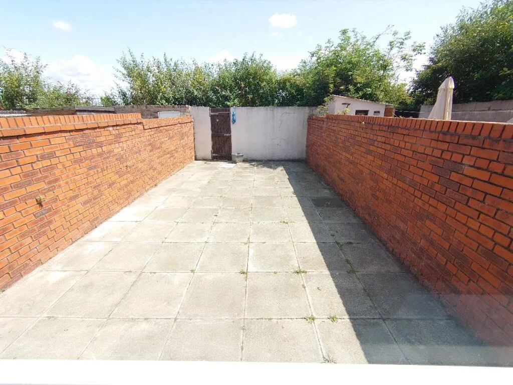 5 bedroom terraced house for rent